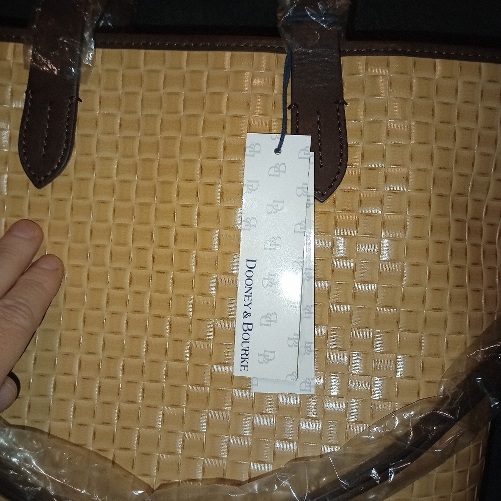 NWT Dooney & Bourke Liliana Weaved Leather bag W/ matching wristlet & Dust bag - Picture 14 of 16